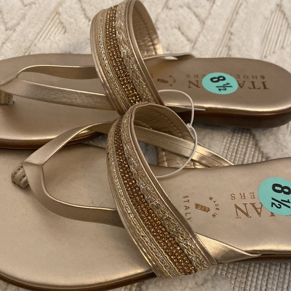 Never worn flip flop sandals - Picture 2 of 2